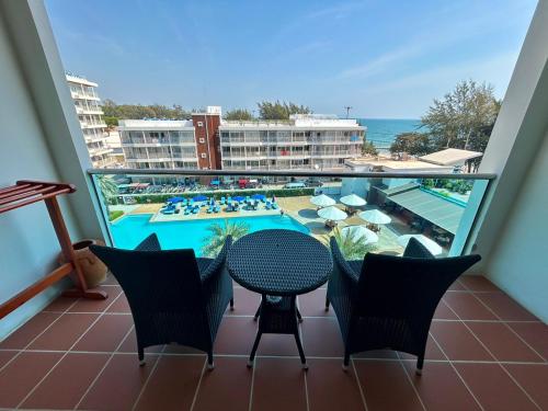 Balcony/terrace, GrandBlue Resort near Laem Mae Phim Beach Balcony/terrace, GrandBlue Resort near Laem Mae Phim Beach