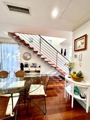 Modern Beachside Suite-Just Steps from Bondi Beach in Bellevue Hill Modern Beachside Suite-Just Steps from Bondi Beach in Bellevue Hill