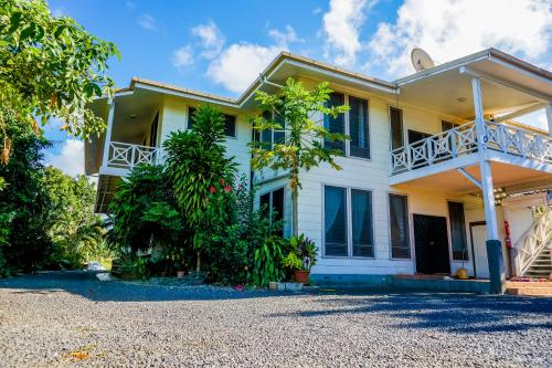 ทัศนียภาพภายนอกโรงแรม, โรงแรม ลินนส์ เกตาเวย์ (Lynns Getaway Hotel) in โมโตโอตัว ทัศนียภาพภายนอกโรงแรม, โรงแรม ลินนส์ เกตาเวย์ (Lynns Getaway Hotel) in โมโตโอตัว