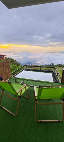 ชาร์จแบต ภูทับเบิก near Phu Hin Rong Kla National Park ชาร์จแบต ภูทับเบิก near Phu Hin Rong Kla National Park