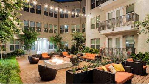 Cozy condo in Highland Park Cozy condo in Highland Park