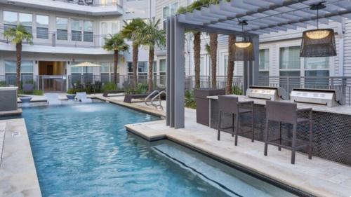 Cozy condo in Highland Park Cozy condo in Highland Park