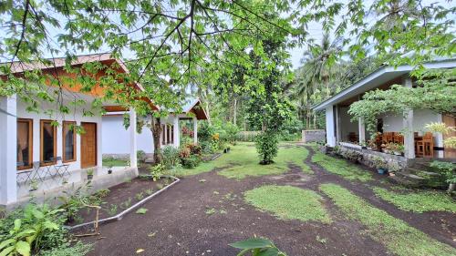 Tangkoko Hideaway Cottage in Rinondoran Tangkoko Hideaway Cottage in Rinondoran