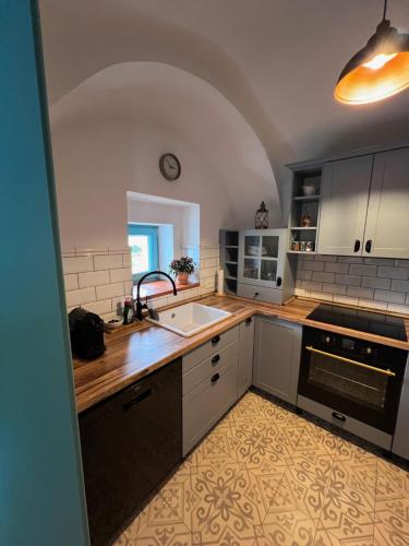 Kitchen, Chalupa v pohadce in Lesov Kitchen, Chalupa v pohadce in Lesov