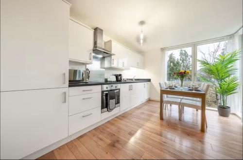 Facilities, Modern Apartment Amazing Spring Offer Stay Longer Sleeps 6 Free Gym Free Underground Parking Fast Wi in Twickenham Facilities, Modern Apartment Amazing Spring Offer Stay Longer Sleeps 6 Free Gym Free Underground Parking Fast Wi in Twickenham