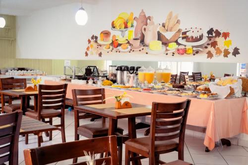 餐饮, Hotel Geneve - 2km do Capivari in 坎普斯若当 餐饮, Hotel Geneve - 2km do Capivari in 坎普斯若当