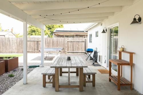 Surf Farm House with backyard Oasis and Jacuzzi in Clairemont Mesa East Surf Farm House with backyard Oasis and Jacuzzi in Clairemont Mesa East