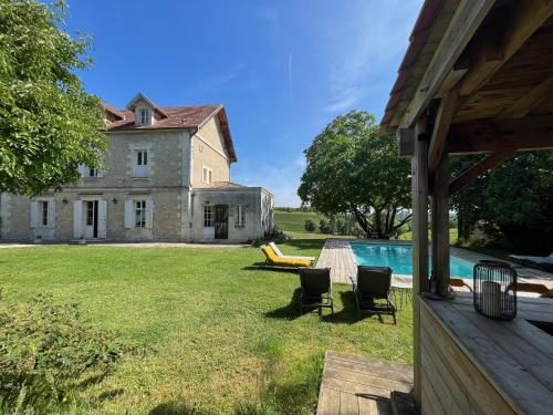 Градина, Chateau La Fontaine in Fronsac Градина, Chateau La Fontaine in Fronsac