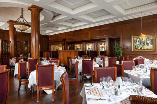 Market Pavilion Hotel near Edmondston-Alston House Market Pavilion Hotel near Edmondston-Alston House