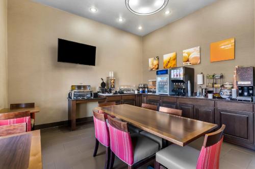餐飲選擇, 格里利凱富套房酒店 (Comfort Inn & Suites Greeley) in 格里利 餐飲選擇, 格里利凱富套房酒店 (Comfort Inn & Suites Greeley) in 格里利