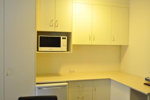 Kitchen, Albury Burvale Motor Inn in Albury Kitchen, Albury Burvale Motor Inn in Albury