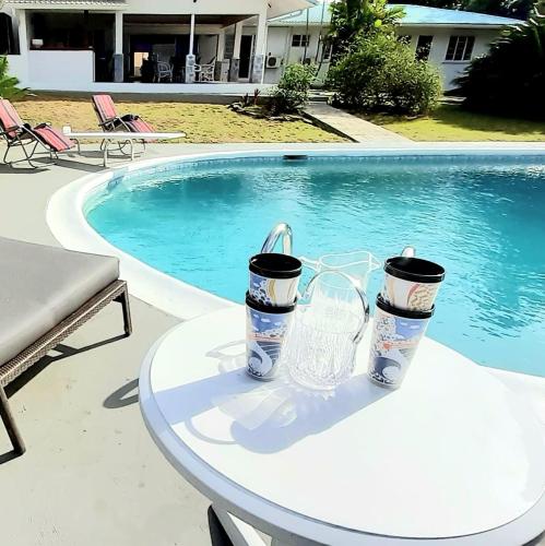 景色, Almarlene House, spacious home sea view, large pool, patios, cot, cook in マリスレ 景色, Almarlene House, spacious home sea view, large pool, patios, cot, cook in マリスレ