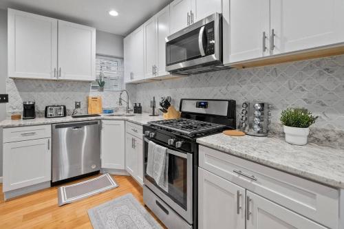 Cozy Downtown Retreat Walkable in West Baltimore Cozy Downtown Retreat Walkable in West Baltimore