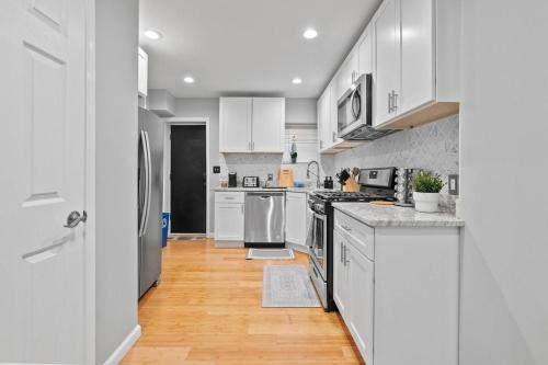 Cozy Downtown Retreat Walkable in West Baltimore Cozy Downtown Retreat Walkable in West Baltimore