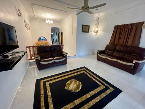 Al-Waris Beseri Poolstay Spacious 6 Bedrooms in Beseri Al-Waris Beseri Poolstay Spacious 6 Bedrooms in Beseri