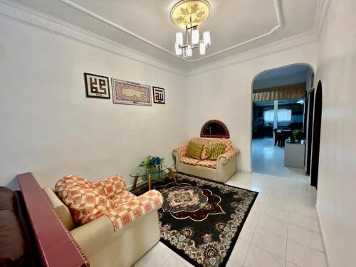 Al-Waris Beseri Poolstay Spacious 6 Bedrooms in Beseri Al-Waris Beseri Poolstay Spacious 6 Bedrooms in Beseri