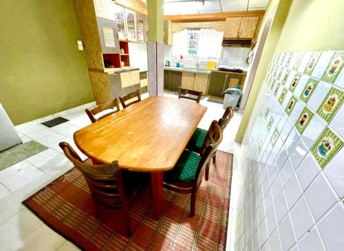 Al-Waris Beseri Poolstay Spacious 6 Bedrooms in Beseri Al-Waris Beseri Poolstay Spacious 6 Bedrooms in Beseri