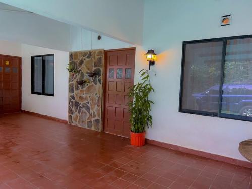 Comfy & Spacious Room in Paradise Rainforest in Cerro Azul Comfy & Spacious Room in Paradise Rainforest in Cerro Azul