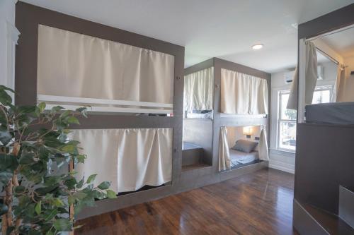 Burlington Hostel in Downtown Los Angeles Burlington Hostel in Downtown Los Angeles
