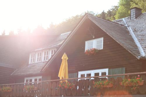 A szálláshely kívülről, Waldhaus Ohlenbach in Schmallenberg A szálláshely kívülről, Waldhaus Ohlenbach in Schmallenberg