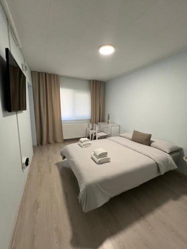Bed, Apart Canada Center in Baia Mare Bed, Apart Canada Center in Baia Mare