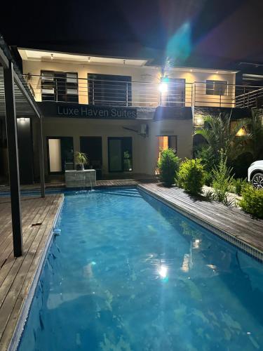 Piscina, Luxe Haven Suites in Maun Piscina, Luxe Haven Suites in Maun