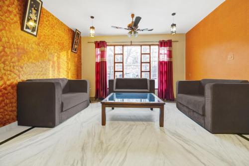 Vstupní hala, Townhouse Rajbagh Formerly Hotel Modern in Srinagar Vstupní hala, Townhouse Rajbagh Formerly Hotel Modern in Srinagar