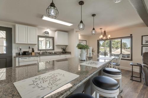 Golf Course Views Resort Retreat in Sun Lakes in ซันเลค Golf Course Views Resort Retreat in Sun Lakes in ซันเลค
