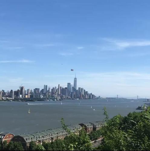 Waterfront 4BR apt - 15Min to MetLife and TIMES SQ in Weehawken (NJ) Waterfront 4BR apt - 15Min to MetLife and TIMES SQ in Weehawken (NJ)