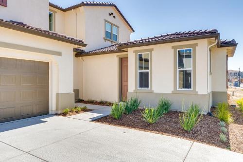 3 Mi to Golf and Shopping Cozy Roseville Studio in Highland Reserve 3 Mi to Golf and Shopping Cozy Roseville Studio in Highland Reserve
