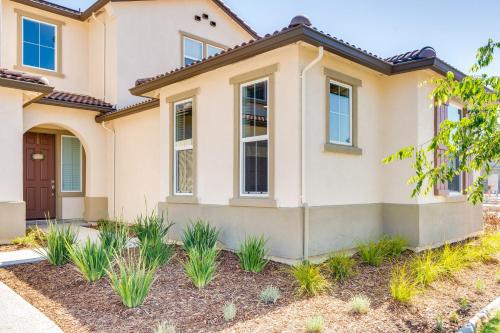 3 Mi to Golf and Shopping Cozy Roseville Studio in Highland Reserve 3 Mi to Golf and Shopping Cozy Roseville Studio in Highland Reserve