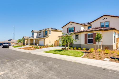 3 Mi to Golf and Shopping Cozy Roseville Studio in Highland Reserve 3 Mi to Golf and Shopping Cozy Roseville Studio in Highland Reserve