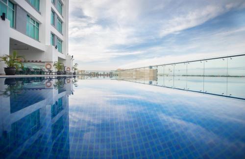 Swimming pool, Zenith Kuantan in Kuantan Swimming pool, Zenith Kuantan in Kuantan