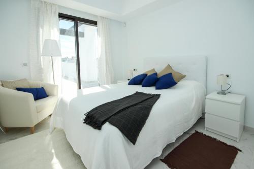 Beachfront Penthouse with Sea Views, Hot Tub, BBQ in Bahia de Casares Beachfront Penthouse with Sea Views, Hot Tub, BBQ in Bahia de Casares