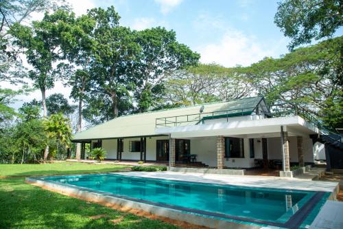 Swimming pool, Denawaka Planters Bungalow in Dematagoda Swimming pool, Denawaka Planters Bungalow in Dematagoda