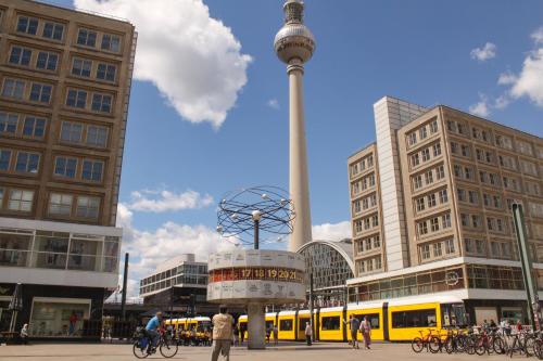 Homely Berlin - Spacious, Modern, S-Bahn Nearby , Groups & Families