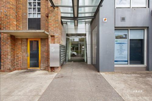 Entrance, Urban Escape Steps to Restaurants, Bars & Trams by Custom Bnb Hosting in Brunswick Entrance, Urban Escape Steps to Restaurants, Bars & Trams by Custom Bnb Hosting in Brunswick