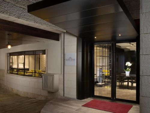 Entrada, Golden Crown Haifa Hotel in Carmel Entrada, Golden Crown Haifa Hotel in Carmel