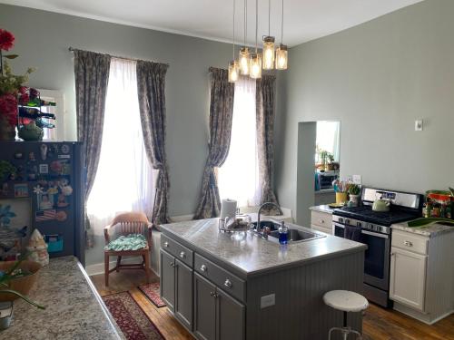 Vineyard Mansion B&B in St. Joseph (MO) Vineyard Mansion B&B in St. Joseph (MO)