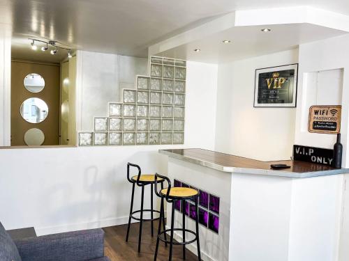 Bar/lounge, EDEN APPART - 3 PIECES - 6 PERS dans une residence calme in Avenue de la Liberation Bar/lounge, EDEN APPART - 3 PIECES - 6 PERS dans une residence calme in Avenue de la Liberation