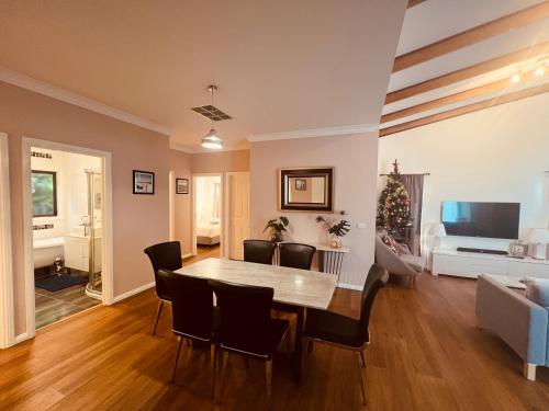 Cosy 4BR Home 15 Minutes Away From Melbourne Airport in St Albans Cosy 4BR Home 15 Minutes Away From Melbourne Airport in St Albans
