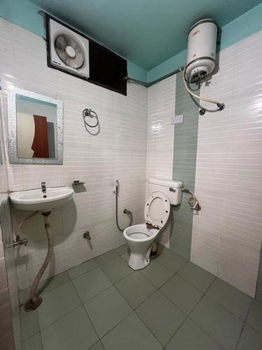 ganga house near hotel dev near krishna hotel in Rodi Belwala ganga house near hotel dev near krishna hotel in Rodi Belwala