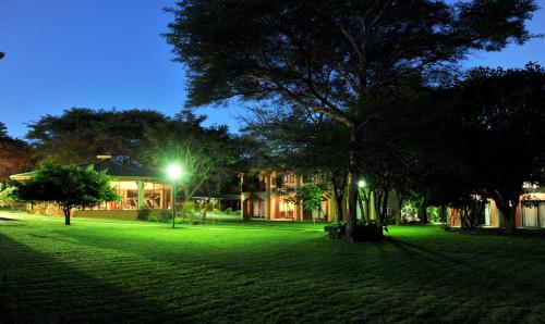 Widok z zewnątrz, Cresta Golfview Hotel in Lusaka Widok z zewnątrz, Cresta Golfview Hotel in Lusaka