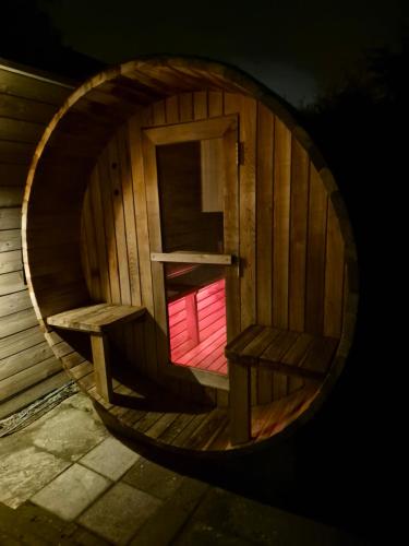 Spa, Luxe Boshuisje met Prive Wellness & Jacuzzi op de Veluwe in Ermelo Spa, Luxe Boshuisje met Prive Wellness & Jacuzzi op de Veluwe in Ermelo