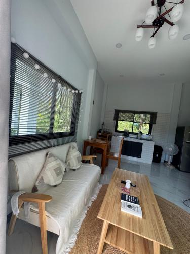 Honey Moon House • Near Aum Yoga • 4K Tv • AC near Purina Sheep Farm Honey Moon House • Near Aum Yoga • 4K Tv • AC near Purina Sheep Farm