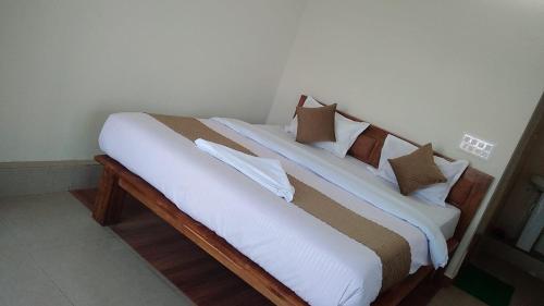 Lakshmi comfort in Srirangapatna Lakshmi comfort in Srirangapatna