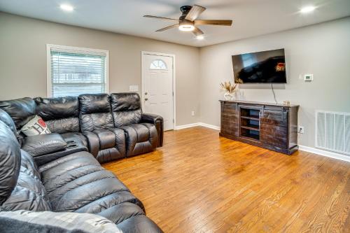 Home 14 Mi to Highpoint Health with Fenced Yard! in Hendersonville Home 14 Mi to Highpoint Health with Fenced Yard! in Hendersonville
