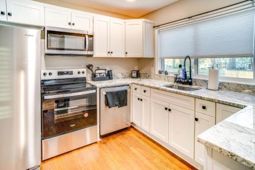 Home 14 Mi to Highpoint Health with Fenced Yard! in Hendersonville Home 14 Mi to Highpoint Health with Fenced Yard! in Hendersonville