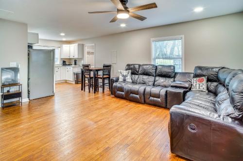 Home 14 Mi to Highpoint Health with Fenced Yard! in Hendersonville Home 14 Mi to Highpoint Health with Fenced Yard! in Hendersonville