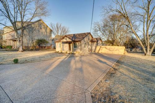 Home 14 Mi to Highpoint Health with Fenced Yard! in Hendersonville Home 14 Mi to Highpoint Health with Fenced Yard! in Hendersonville